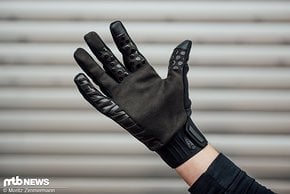 Gut, griffig und trotzdem warm: Die Specialized Thermal Handschuhe von Arne.