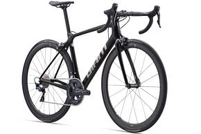 Die Giant TCR Advanced Pro kommt mit den SLR 1 Carbon-Laufrädern und integriertem Giant Powermeter