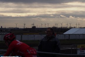 Dunkle Wolken über Hoogerheide brachten starke Schauer
