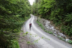 Einsame Gravel Wege an Flüssen...