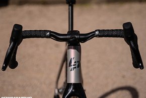 Der Lapierre Gravel-Lenker mit 12 mm Rise gefiel uns sehr gut.