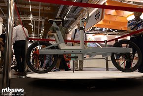 Ein Rad mit Wasserstoffantrieb? Das geht mit dem Lavo Konzeptbike, das über einen 1,2 Kilo leichten Wasserstofftank verfügt.