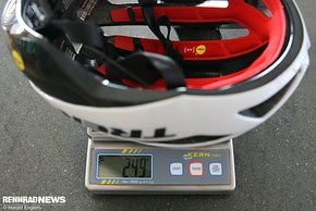 249 Gramm sind für einen Rennrad-Helm mit Mips ein Spitzenwert