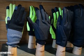 "Normale" winddurchlässige Handschuhe aus Wolle hat Giro ebenfalls im Programm