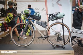 Vaude stellte die Kollektion nachhaltiger Bikepacking-Taschen aus