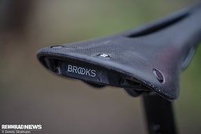 Der Brooks Cambium-Sattel mit Aussparung erwies sich als gut gedämpft