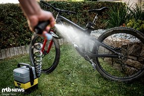 Mit etwas zusätzlichem Wasser-Volumen haben wir unsere Bikes immer zuverlässig sauber bekommen.