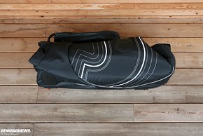 Zusammengefaltet ist die Scicon Aerocomfort 3.0 TSA Triathlon Bike Travel Bag recht klein
