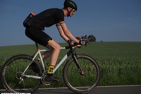 Mit Aero-Laufrädern wie den Swiss Side Hadron 485 Classic sieht jedes Rennrad schneller aus