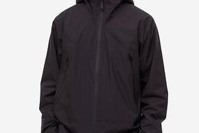 Die H&M Fahrrad-Hardshell Jacke erscheint uns …