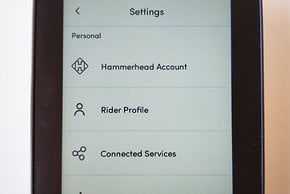 Das Einstellungs-Menü: Über den Hammerhead Account erfolgt die Synchronisation mit dem Portal, aber auch andere Dienste wie Strava lassen sich automatisch synchronisieren...