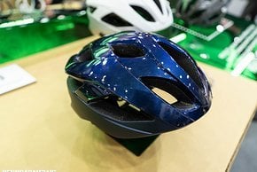 Gezeigt wurden Helme mit einer dämpfenden Schicht…