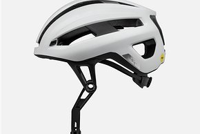 Der Canyon CFR Disruptr Rennrad-Helm ist das Allround-Modell mit Fokus auf gute Belüftung und Komfort