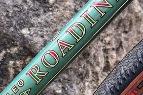 „Roadini“ klingt nach Straßenzauber – das Rad soll auf Asphalt und Gravel glänzen.
