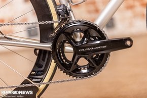 Die Shimano Dura Ace Di2 Gruppe unterstreicht den Performance-Anspruch.