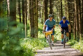 Die Wälder der Ammergauer Alpen bieten perfektes Radl-Terrain. Wir kommen gut voran.