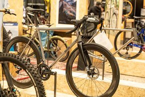 Rotor Bikes aus Leipzig zeigt, welche Rennrad-Schönheiten man mit den Custom-Rahmen der Marke faufbauen kann
