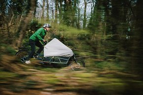 Die Vielseitigkeit des Riese & Müller Load bietet das optimale Fundament für ein Camper-Bike.