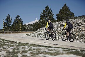 Der Mont Ventoux spielt in der Tour Strecke 2021 eine besondere Rolle und das Colnago V3Rs ist ein Climbers Bike .