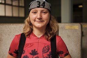 Die 18-jährige Carlotta Schumacher startete mit 313 weiteren Fahrerinnen und Fahrern auf der legendären Radrennbahn in Roubaix Richtung Istanbul.