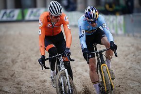Mathieu van der Poel und Wout van Aert lieferten sich ein starkes Duell nach der Startphase