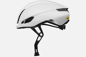 Der Canyon Stingr CFR Rennrad-Helm ist im Windkanal optimiert worden