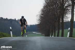 Viel Steifigkeit für Sprints – auch wenn das Fahrverhalten nicht so agil ist wie ein Racebike, so kommt man mit dem Paralane enorm gut vom Fleck