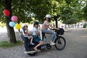 Cargobike - the simple joy of riding a bicycle ... with two kids, four balloons and one baguette in the back.