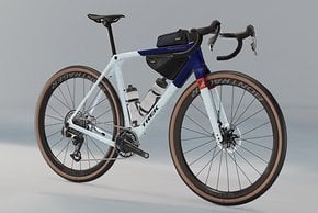 Das neue Trek Checkmate SLR 9 nutzt die Red XPLR AXS als Race Set-up, um ein 7,5 kg leichtes Paket zu schnüren – Preis: 10.999 €.