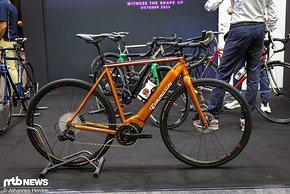 Mit dem Tommasini E-Art zeigen die Italiener ein E-Rennrad mit Polini-Motor.