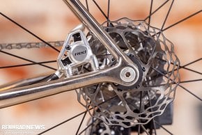 Das Beste aus drei Welten: überlegene SRAM Red AXS-Bremse mit Leichtbau-Rotor…