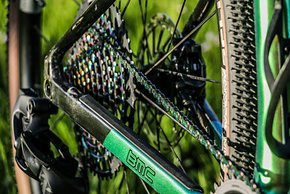 Die Komponenten des SRAM Force AXS Mullet-Built…