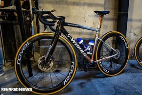 Specialized S-Works Tarmac SL8 von Evenepoel mit Sonderlackierung zur Tour de France 2024.