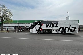 Betreuung mit dem Vittoria-Teambus.