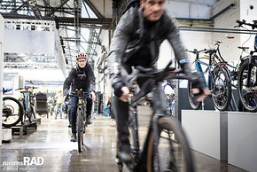 Nur zur Eröffnung: Ab Samstag darf man die Cyclingworld Europe ausschließlich zu Fuß erleben – bewachte Fahrradparkplätze sind aber reichlich vorhanden.