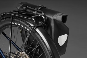 Der Gepäckträger des neuen Canyon E-Bikes verfügt über das integrierte Ortlieb QL 3.1 System.