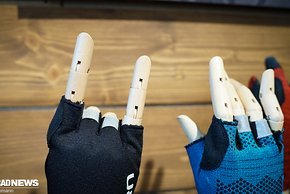 Giro Xnetic Kurzfinger Handschuh – der Strick außen soll die Flexibilität erhöhen