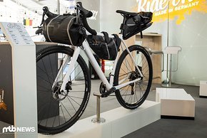 Mit drei neuen Taschen aus wasserdichtem Material steigt SKS ins Bikepacking-Business ein
