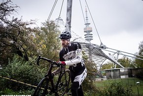 Cross vor berühmter Kulisse