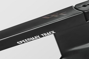Das Speedmax CFR Track gehört zur Highend Factory-Racing-Baureihe „CFR“.