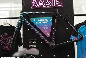 Basic Bikes aus Berlin hatten eine Limited Edition ihres GRVL-Rahmens im Gepäck