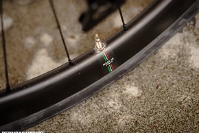 Die hauseigenen Carbon Laufräder haben eine Maulweite von 17 mm