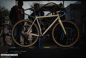 Gravel Bike Feinkost gab es am Stand von Finnbar Trout Cycles zu sehen.