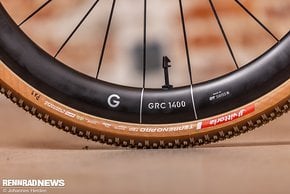 DT Swiss GRC 1400 Gravel Laufräder senken das Gewicht und verbessern die Aero-Eigenschaften.