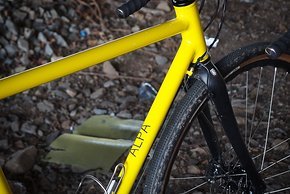 Die Ritchey Carbongabel ist eine der wenigen noch einzeln erhältlichen mit Flat-Mount-Aufnahme und 12 mm-Steckachse