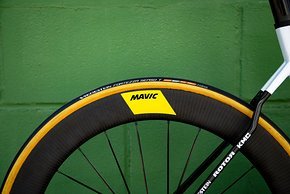 Mavic Laufräder und Vredestein-Reifen werden eingesetzt