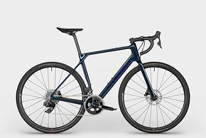 Das erste Canyon Endurace Allroad-Bike, das CF 7 All-Road, macht mit dem neuen Purple Chrome Farbton auf sich aufmerksam