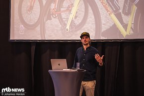 Benedikt Herzberg spricht in „Think Small - How to create a real community“ für Standert Bicycles.