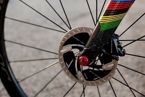 Trotz Disc-Bremse soll das Addict RC am UCI-Limit liegen