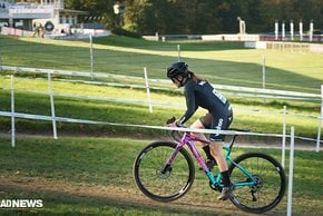 ...Rennrad-Botschafterin Marta Swiatlon, die sonst eher Gran Fondos bestreitet, fuhr ihr erstes CX-Rennen – mit beiden haben wir im Video gesprochen.